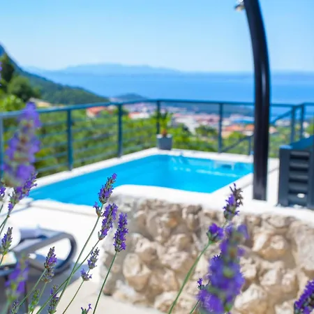 In Veliko Brdo Mit Privatem Pool * Makarská