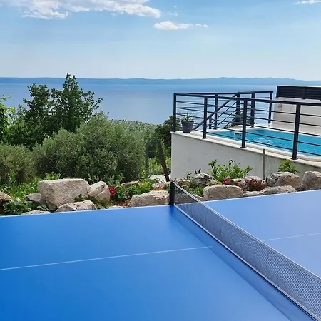 In Veliko Brdo Mit Privatem Pool Makarská