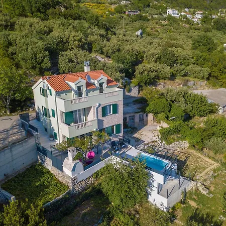 In Veliko Brdo Mit Privatem Pool Prázdninový dům *