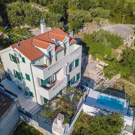 In Veliko Brdo Mit Privatem Pool * Makarská