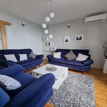 In Veliko Brdo Mit Privatem Pool Prázdninový dům *